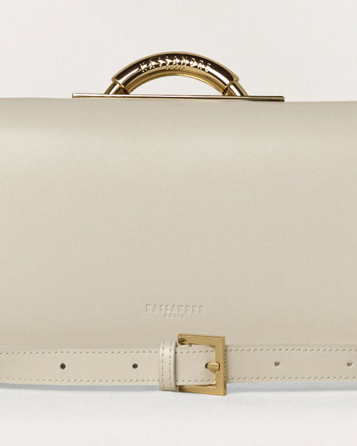 Kassandre Deva clutch in off-white cow leather, pure geometric form, adjustable strap, removable strap , crossbody bag , detail view