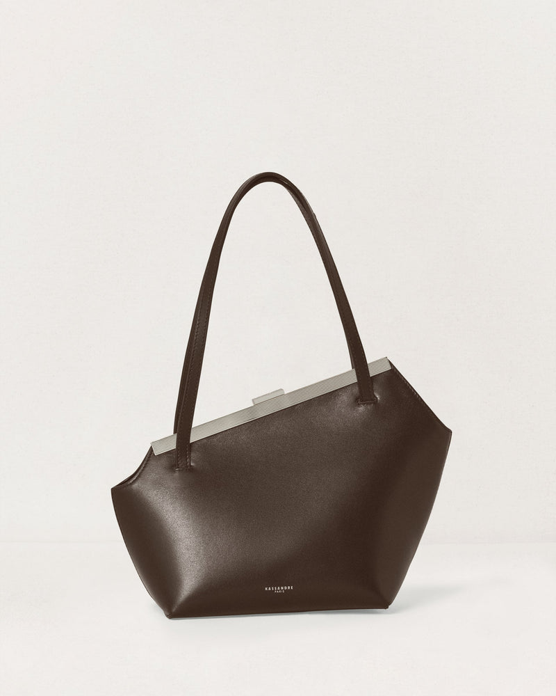 Kassandre Eileen asymmetric shoulder bag in brown cow leather, silver frame, graphic geometry, front view
