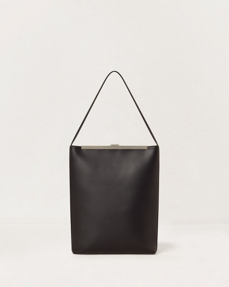 Kassandre Eileen computer bag in black cow leather with silver striped metal frame, back view